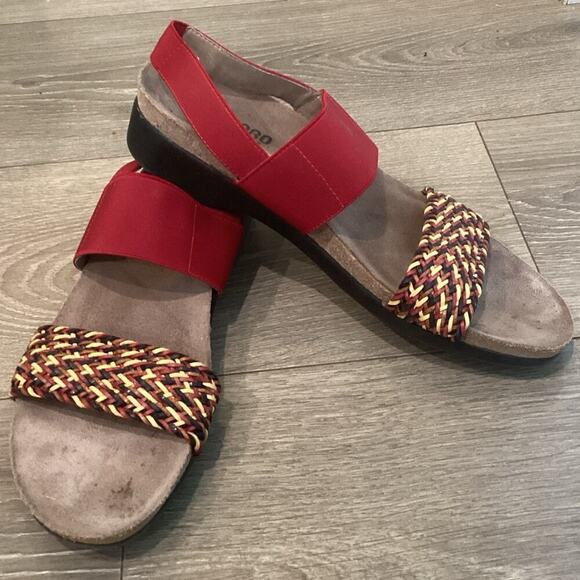 Munro Womens Pisces Sandals US 8.5 Red Multi Braided Comfort Beach Walking Wedge - Picture 1 of 12